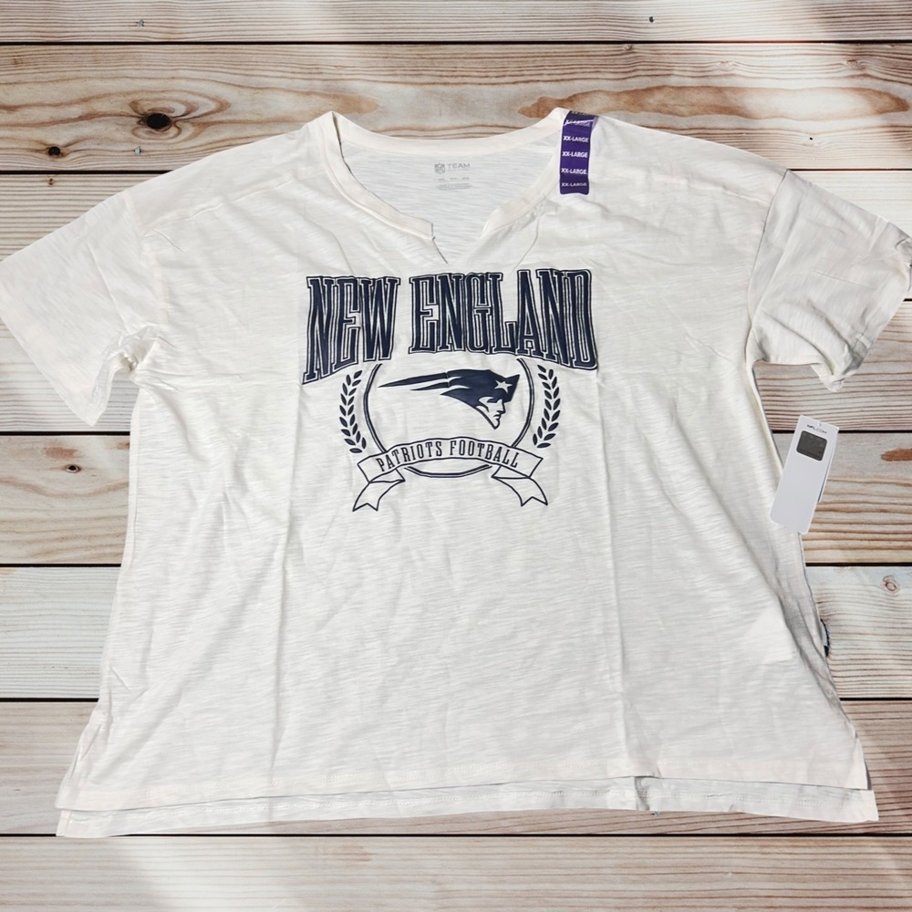 NWT New England Patriot Top Womens XXL Cream NFL Team Apparel Short Sleeve